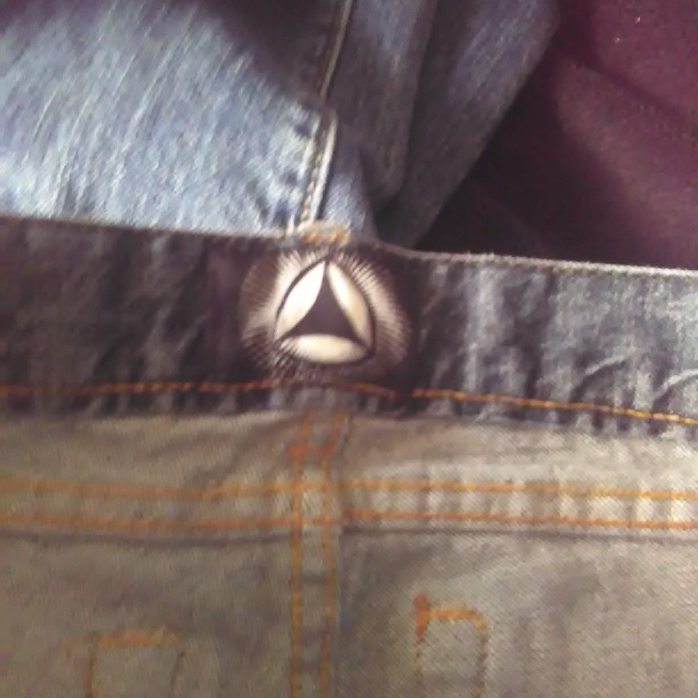 Revolt jeans